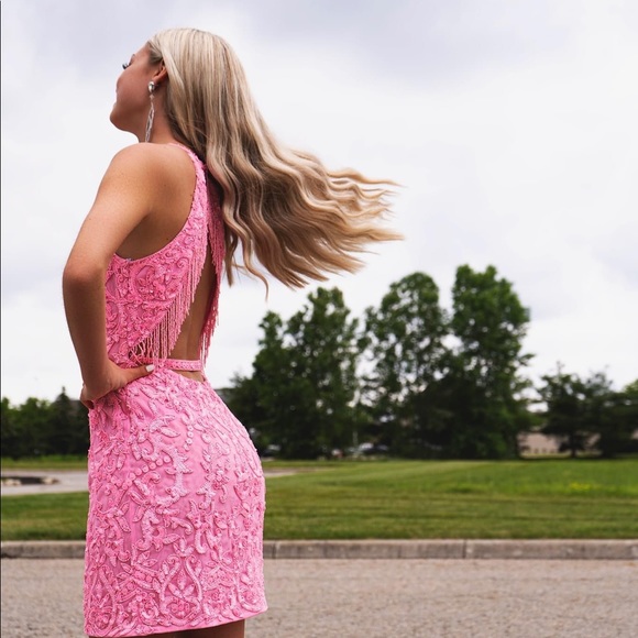 Meet your Posher, Jenny - Picture 3 of 3